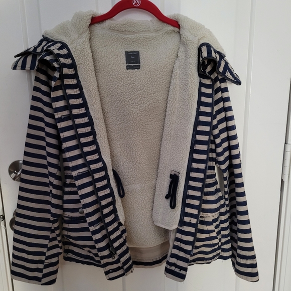Gap Sherpa Hooded Women Jacket - Picture 4 of 8